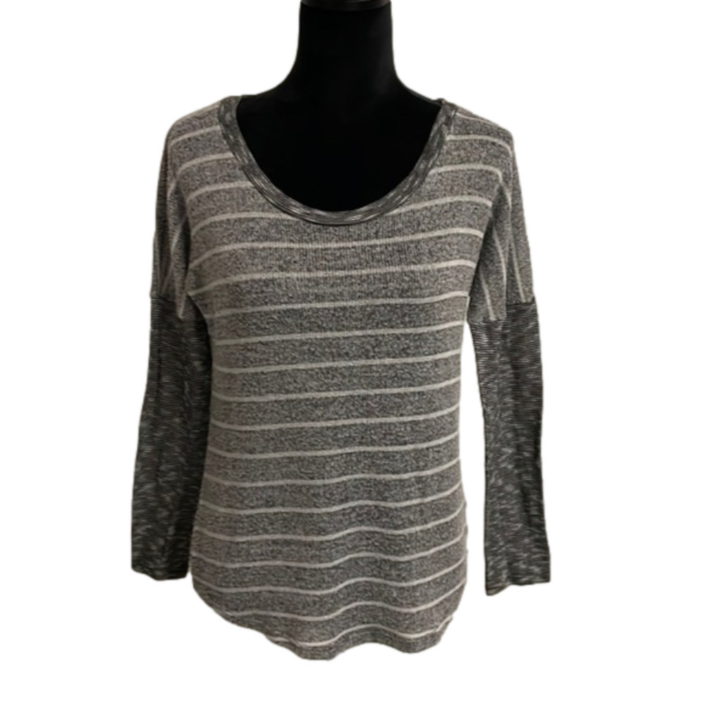 MAURICE’S gray and white sweater size M